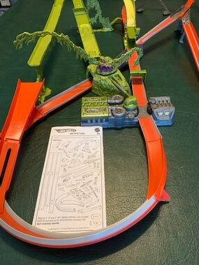 Hot Wheels Acceleracers Swamp Beast 2004 complete set